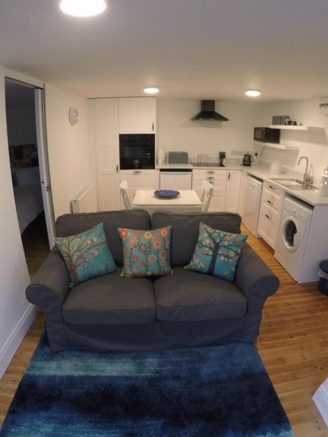 Grenane Heights Getaway Apartment เคนแมร์ ภายนอก รูปภาพ
