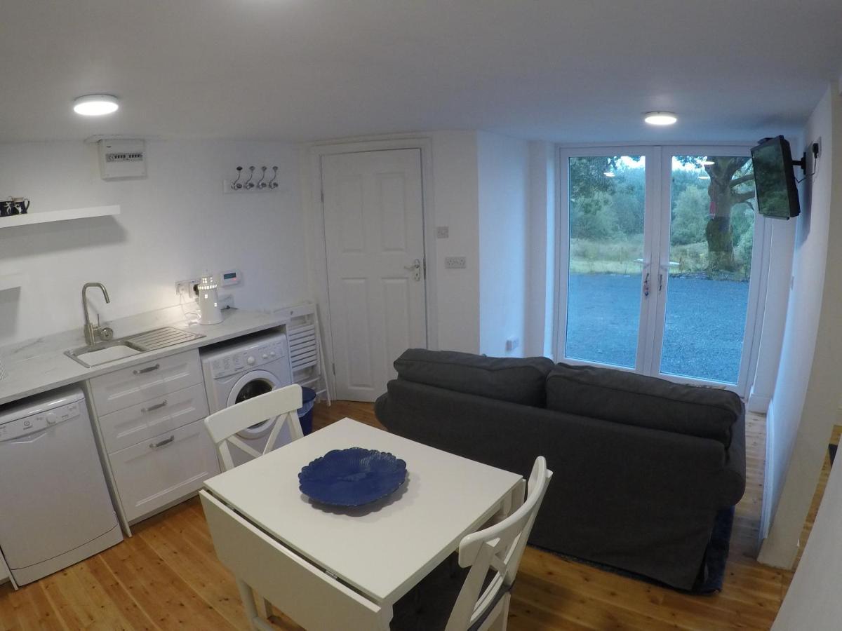 Grenane Heights Getaway Apartment เคนแมร์ ภายนอก รูปภาพ